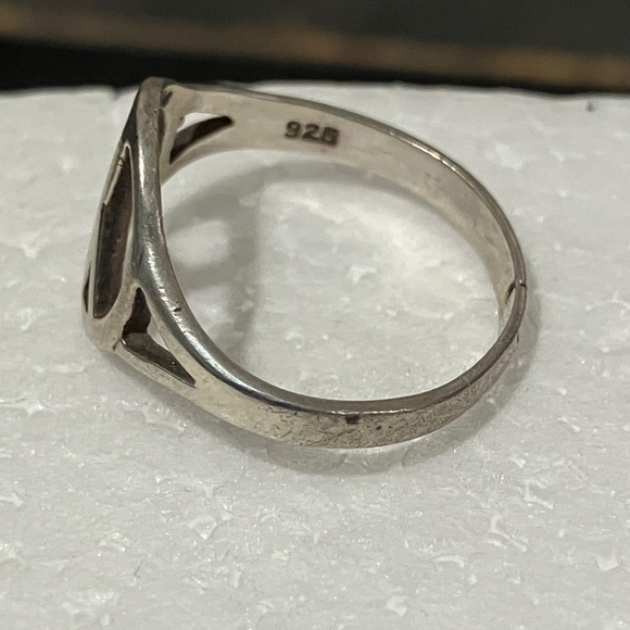 Vintage Sterling Silver Peace Sign Ring - Picture 5 of 9
